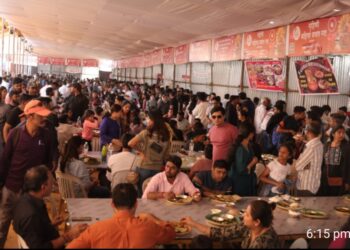 सुट्टीचा मुहूर्त साधून भीमथडी ओसंडून वाहिली- पुणेकरांनी मारला मांसाहारी शाकाहारी जेवणावर ताव.