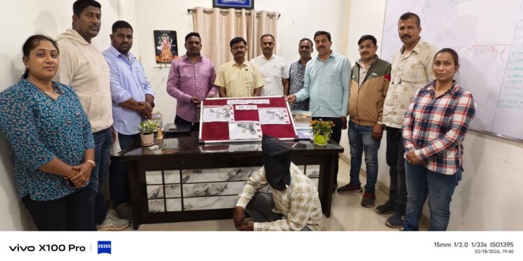 खुनाच्या प्रयत्नातील रेकॉर्डवरील आरोपी अटक; ३ गावठी पिस्तुलांसह १२ जिवंत काडतुसे जप्त