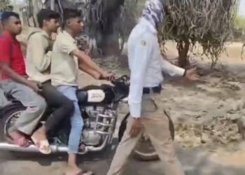 पुण्यात ट्रिपल सीटवर टू व्हीलर चालकांवर धडक  वाहतूक पोलिसांची धडक कारवाई; १,४५४ वाहनांवर कारवाई, १६ लाखांहून अधिक दंड वसूल