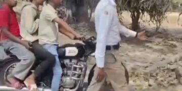 पुण्यात ट्रिपल सीटवर टू व्हीलर चालकांवर धडक  वाहतूक पोलिसांची धडक कारवाई; १,४५४ वाहनांवर कारवाई, १६ लाखांहून अधिक दंड वसूल