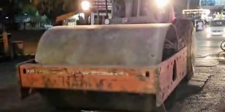 बुलेटला फटाका सायलेंसर बसविणाऱ्या दुचाकी व वाहन गॅरेजवर पोलिसांची कारवाई; 15 बुलेट जप्त