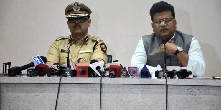 पुणे शहर होर्डिंगमुक्त करण्यासाठी प्रशासनाची कडक मोहीम