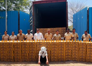 राज्य उत्पादन शुल्क विभागाच्याच्या कारवाईत एकूण १ कोटीहून अधिक रुपयाचा मुद्देमाल पुण्यातील सुतारवाडी परिसरात जप्त