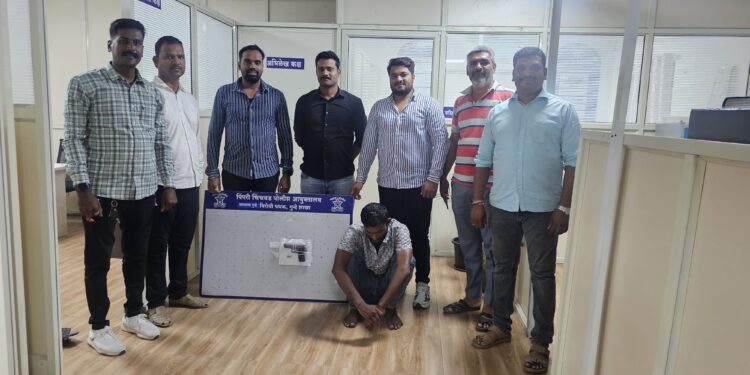 ७० हून अधिक चोरीचे गुन्हे असलेल्या फरार सराईत गुन्हेगारास अटक; पिस्तूल व जिवंत काडतुसे जप्त
