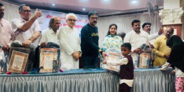 एकता सेवा प्रतिष्ठानच्या वतीने 500 शालेय विद्यार्थ्यांना शैक्षणिक साहित्य किट वाटप