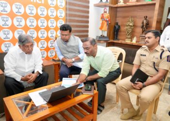 ना. चंद्रकांतदादा पाटील यांच्याकडून कोथरुडमधील विविध विकासकामांचा आढावा