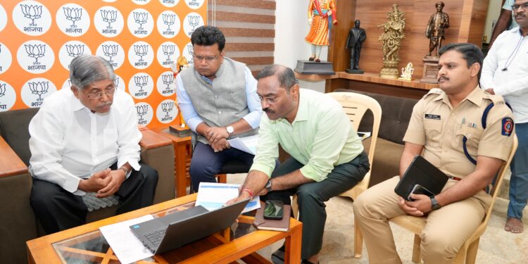 ना. चंद्रकांतदादा पाटील यांच्याकडून कोथरुडमधील विविध विकासकामांचा आढावा