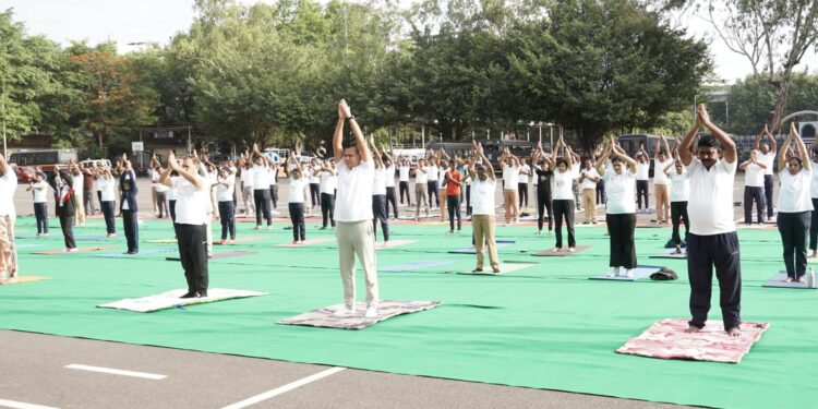 पुणे पोलिस आयुक्तालयात आंतरराष्ट्रीय योग दिन उत्साहात साजरा
