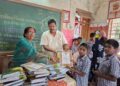 पद्मशाली बहुउद्देशीय संस्थाच्या वतीने विद्यार्थ्यांना मोफत शालेय साहित्य वाटप