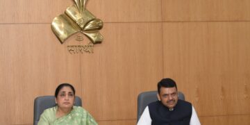 मुख्यमंत्री देवेंद्र फडणवीस सारथी कार्यालयास भेट