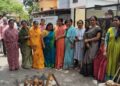 सोमेश्वरवाडी परिसरातील संध्यानगर येथील रस्त्याच्या डांबरीकरणाचा शुभारंभ; नगरसेविका मयुरी कोकाटे यांचे कामाला प्रारंभ