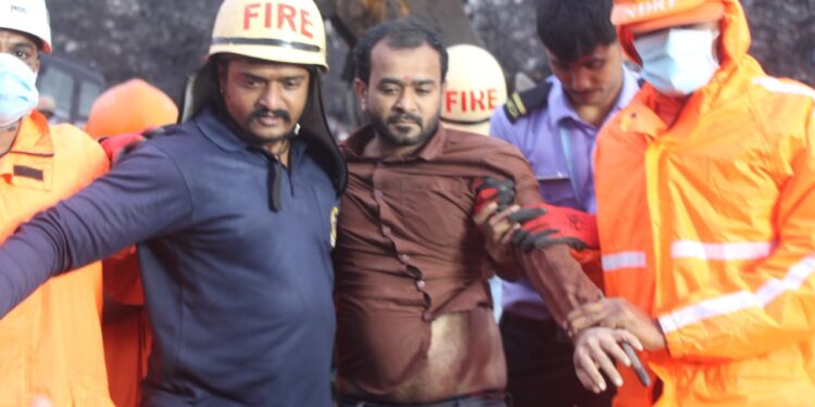 मोशी कचरा डेपो दुर्घटना; बचावकार्य युद्धपातळीवर सुरू – बचावकार्यादरम्यान ६ नागरिकांना सुखरुप बाहेर काढण्यात आले