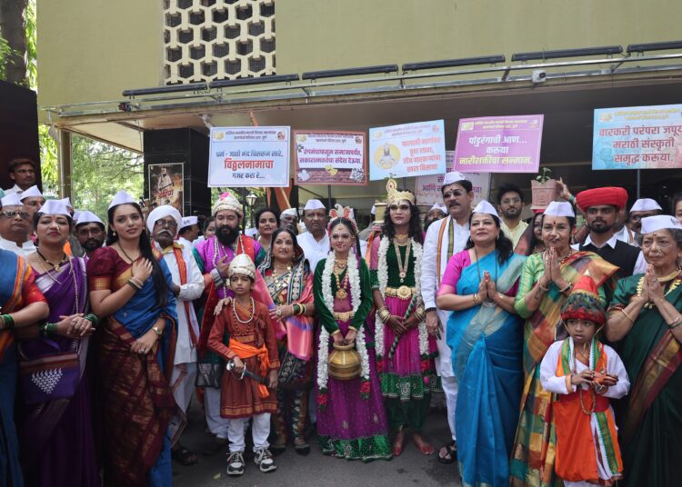 आषाढी वारीनिमित्त कलाकारांची भव्य दिंडी उत्साहात संपन्न