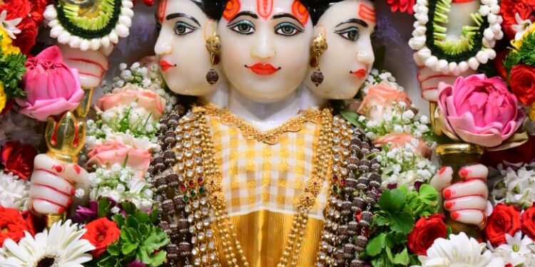 गुरुपौर्णिमेनिमित्त दगडूशेठ हलवाई दत्त मंदिरात विविध धार्मिक व सांस्कृतिक कार्यक्रमांचे आयोजन