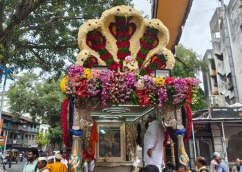 साईनामाच्या गजरात पुण्यातून श्री साईबाबांच्या पालखीचे शिर्डीकडे प्रस्थान