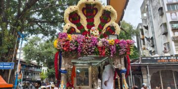 साईनामाच्या गजरात पुण्यातून श्री साईबाबांच्या पालखीचे शिर्डीकडे प्रस्थान