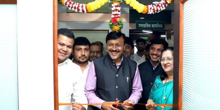 मुख्यमंत्री देवेंद्र फडणवीस यांच्या वाढदिवसानिमित्त महापौर वैद्यकीय सहाय्यता कक्षाचे उद्घाटन; आयुष्यमान भारत व महात्मा फुले जनआरोग्य योजनेंतर्गत नागरिकांना पाच लाखांपर्यंत कॅशलेस उपचाराची सुविधा….