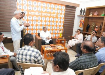 निधीअभावी डीपी रोडवरील कामे रखडू देऊ नयेत! ना. चंद्रकांतदादा पाटील यांच्या स्पष्ट सूचना