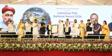 लोकमान्य टिळक राष्ट्रीय पुरस्कार राष्ट्रीय सुरक्षा सल्लागार अजित डोवाल यांना प्रदान