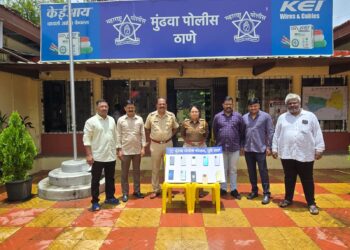 CEIR पोर्टलच्या मदतीने १० हरवलेले मोबाईल शोधून हरवलेल्या मोबाईल मालकांच्या पुणे पोलिसांनी दिले ताब्यात