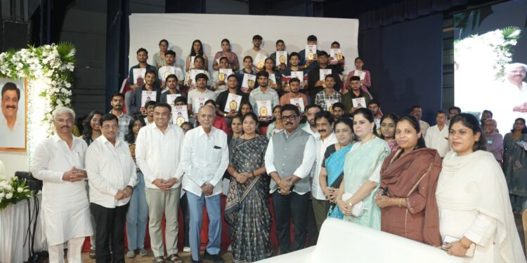 विनायकी’ विनायक निम्हण शिष्यवृत्ती म्हणजे समाज घडवणारी योजना : पद्मविभूषण डॉ. शां. ब. मुजुमदार