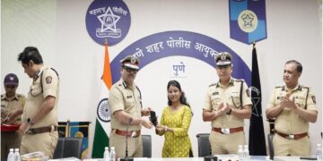 पुण्यातील नागरिकांचे हरवलेले १४८ मोबाईल पुणे शहर पोलिसांनी शोधून नागरिकांना दिले परत
