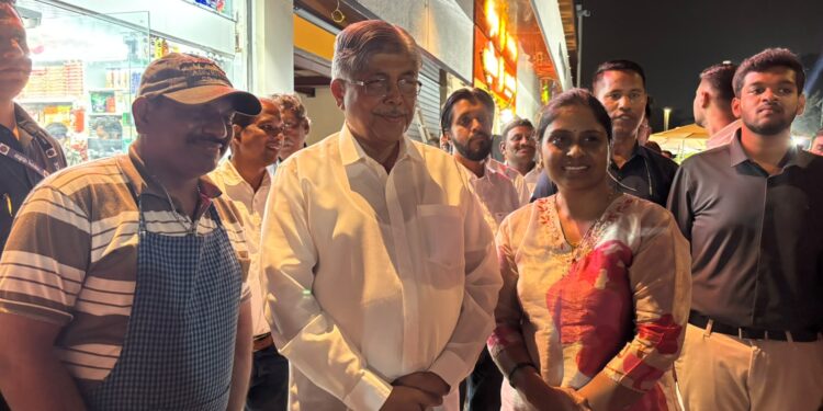 भेळ विक्रेत्याच्या मुलीचे एअर इंडियामध्ये इंजिनिअर होण्याचे स्वप्न साकार! ना. चंद्रकांतदादा पाटील यांची मदत ठरली मोलाची