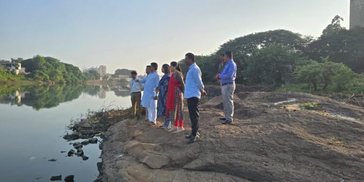 प्रभाग क्र. ८ व ९ मधील सर्व गणेश विसर्जन घाटांच्या तयारीचा उपमहापौर परशुराम वाडेकर यांनी घेतला आढावा