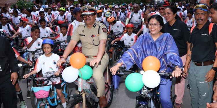 फिट इंडिया, प्रदूषणमुक्त पुण्यासाठी पाच हजार पुणेकरांचा उत्स्फूर्त सहभाग