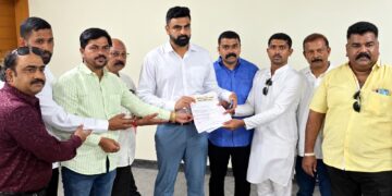 साउंड व्यावसायिकांचा जिल्हाधिकारी कार्यालयावर मूक मोर्चा – कारवाई थांबविण्यासह जप्त केलेली साधने परत करण्याची मागणी; समान नियमावली लागू करण्याची मागणी