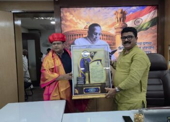 पुणे महानगरपालिकाआयुक्त नवल किशोर राम यांचा वाढदिवसानिमित्त सत्कार – उपमहापौर परशुराम वाडेकर यांच्या हस्ते स्मृतीचिन्ह व डॉ. बाबासाहेब आंबेडकर यांच्या भाषणांचे पुस्तक भेट