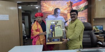 पुणे महानगरपालिकाआयुक्त नवल किशोर राम यांचा वाढदिवसानिमित्त सत्कार – उपमहापौर परशुराम वाडेकर यांच्या हस्ते स्मृतीचिन्ह व डॉ. बाबासाहेब आंबेडकर यांच्या भाषणांचे पुस्तक भेट