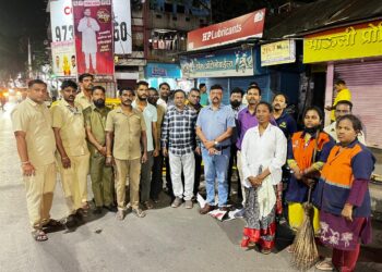 गणेश विसर्जन मिरवणुकीनंतर लक्ष्मी रोड परिसरात युद्धपातळीवर स्वच्छता; १ हजार स्वच्छता कर्मचारी कार्यरत