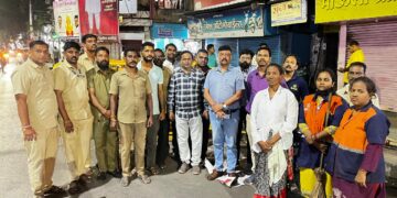 गणेश विसर्जन मिरवणुकीनंतर लक्ष्मी रोड परिसरात युद्धपातळीवर स्वच्छता; १ हजार स्वच्छता कर्मचारी कार्यरत