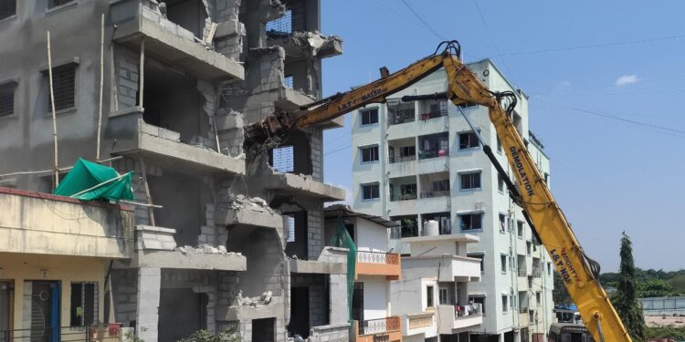 पिंपरी चिंचवड महापालिकेची पिंपळे गुरव येथील अनधिकृत बांधकामांवर हातोडा 