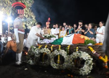 ज्येष्ठ अभिनेते पद्मश्री नाना पाटेकर यांच्यावर शासकीय इतमामात अंत्यसंस्कार