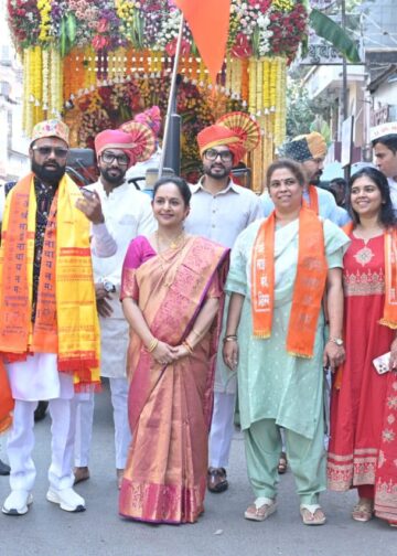 पुण्यातून श्री साईबाबांची पालखी प्रति शिर्डी शिरगावकडे मार्गस्थ; लक्ष्मी रोडसह प्रमुख मार्गांवरून निघाली पालखी मिरवणूक