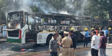 पुण्यात चालत्या MSRTC ई-बसला आग; १७ प्रवाशी बचावला!