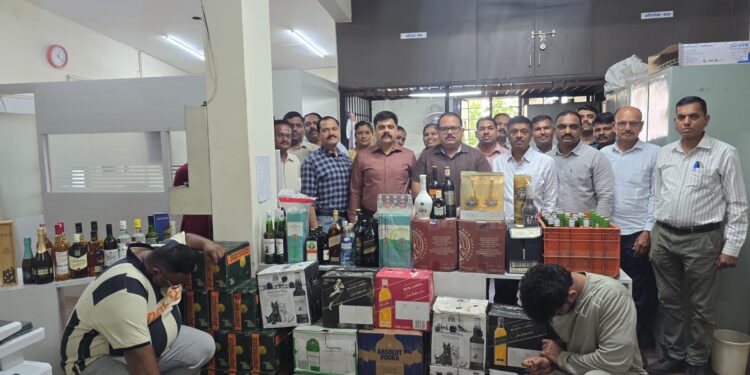 पुण्यात राज्य उत्पादन शुल्क विभागाची मोठी कारवाई; ३० लाख ४७ हजारांचा विदेशी मद्यसाठा जप्त, दोघांना अटक